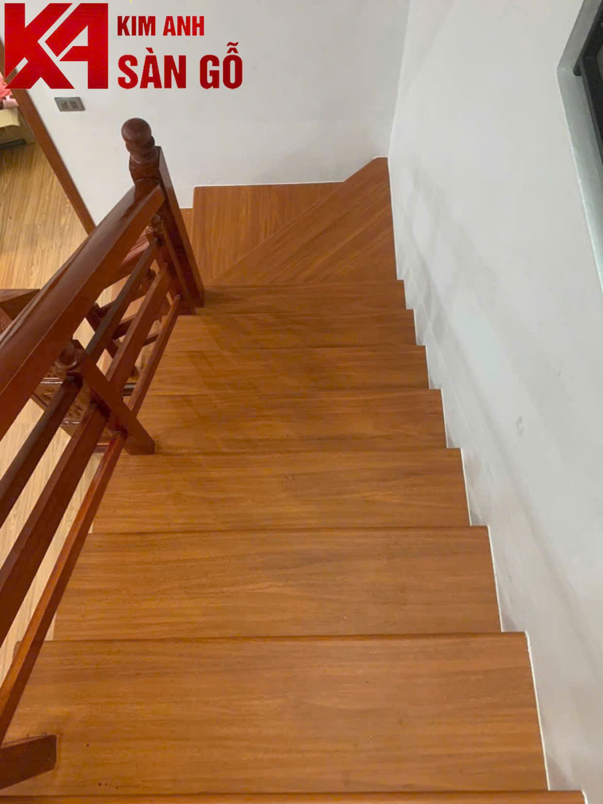 Mặt Đứng Cầu Thang Nhựa Giả Gỗ NCWood 8297